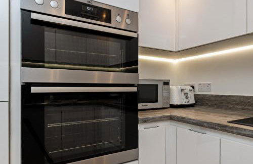 LUXURY AIRPORT SUITE, FREE Parking, FANTASTIC Location, Close To Airport, Train Station And Town Centre - Foto 29