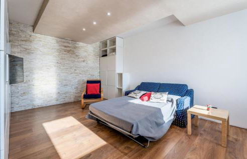 Fly House - Photo 27