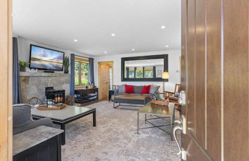 Rustling Grove in Tahoe City - Pet-Friendly, Walking Distance to Downtown and Lake - Private Hot Tub - Foto 3