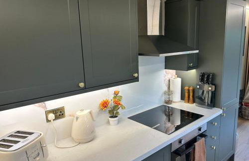 Rural Romantic Cabin-Hot Tub & Outdoor Kitchen - Foto 11