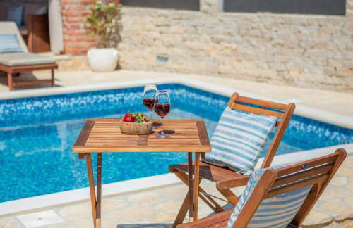 Seafront Villa Noah with heated pool - Foto 11