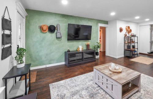 Casa Hosum - 7 mins Downtown Sleeps 9 King Bed Fenced Yard - Foto 20