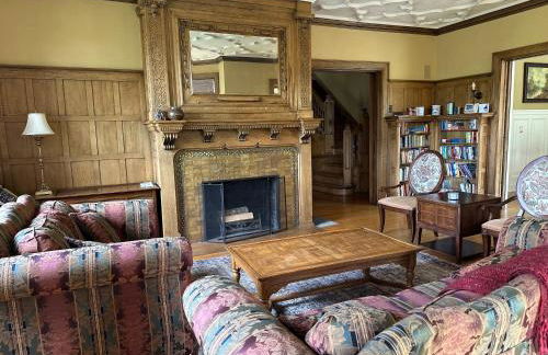 Historic Tudor with River Views & Fun Gaming Room - Foto 53