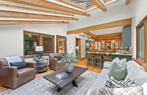 Carpe Montem - Modern, Views, Large Deck, Hot Tub, Private - Foto 8