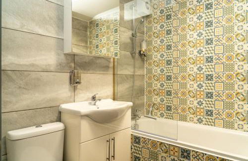 Free Parking New Modern Gem in Harrow - Photo 39