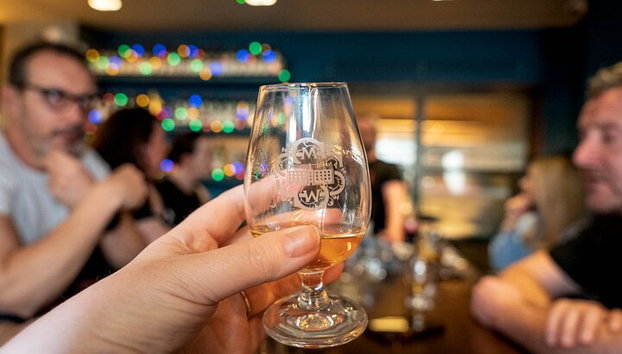Explore Glasgow : Tour a pie por el bar de whisky escocés Rogue - Foto 4