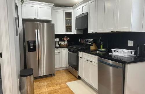85a Charming Boston Base, 3BR, 2BA Ideal for Families - Foto 14