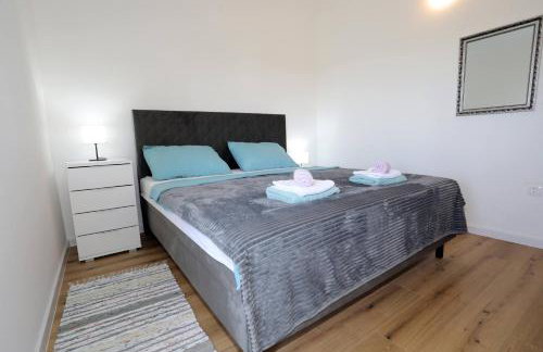 Apolo Apartments - Pool & Garden Retreat - Foto 24