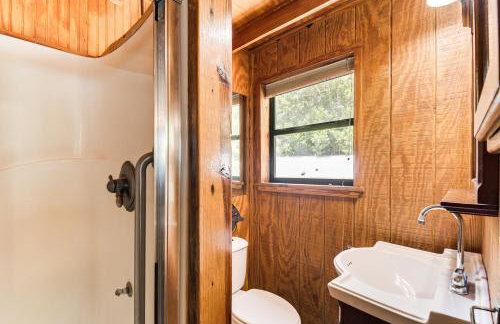 Riverfront Anglers Cabin in Fairhope with Deck! - Foto 14