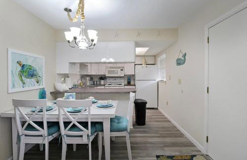 2 BR second story condo close to beaches - Foto 20