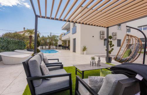Sunluxvilla 4BR Heated Pool Jacuzzi Sauna - self check in - Photo 10
