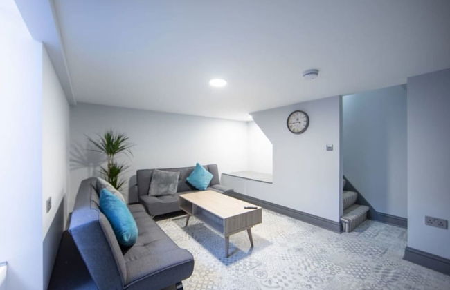 Immaculate 5-bed House in the City Centre Ashford - Photo 19