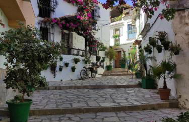 Luxury 2 bedrooms, Private Heated Pool - EHHouse - Photo 39