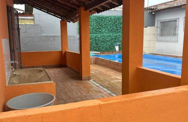 Cosa Aconchegante com Piscina - Foto 8