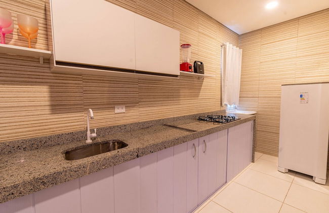 FLATS MAR'BELLA COM VARANDA, 100M PRAIA, PETFRIENDLY E ESTACIONAMENTO - Foto 10