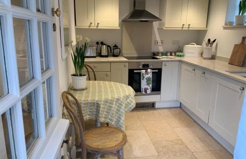 Masons Cottage, an Idyllic retreat in an area of outstanding beauty, close to Blenheim Palace, Oxford & The Cotswolds - Photo 2