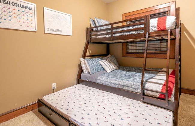 I Spy - Cozy Pet Friendly, Ski In/Ski Out Condo with Private Hot Tub - Photo 3