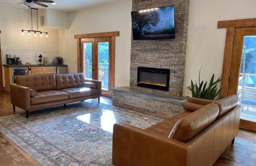 Secluded with Hot tub, Pool table, Arcade, Fishing andTheater Room - Photo 20