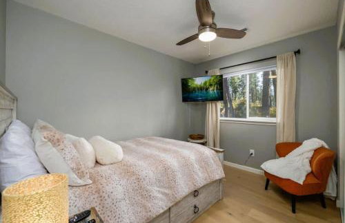 Comfy CDA Family Home with Fire Pit and Huge Yard - Foto 14