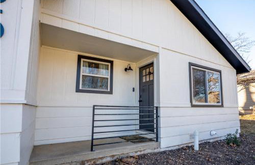 Main Retreat with King Bed in Master and has Garage - Photo 11