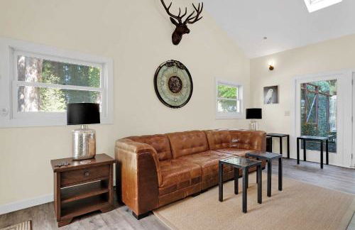Stylish 3BR Retreat Close to Coast & Wineries - Foto 38