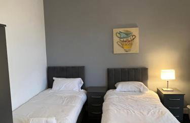 4 BR, Large & Modern Private House Central Location - Photo 12