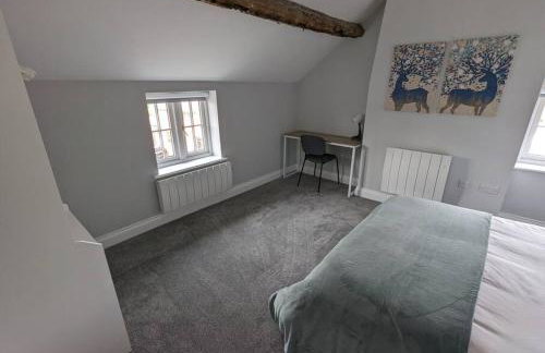 31 High Street - Modern & Stylish 2-bed Apartment - inc parking - Photo 12