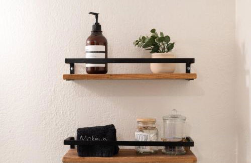 Walk to GC Train Depot and Route 66, king beds, game room, BBQ, firepit - Photo 17