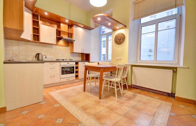 Great Apartment near Town Hall - Photo 1