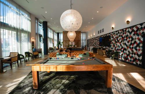 Heart of North Hollywood 2 bed Apt FREE parking, hot tub, pool, gym - Foto 9