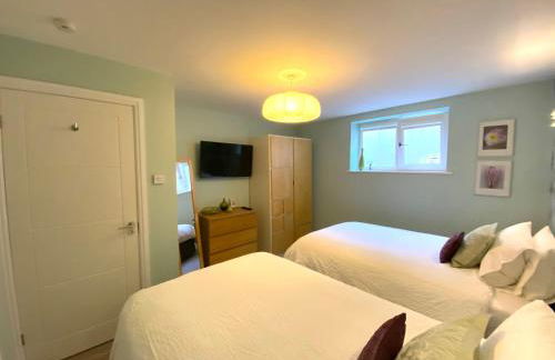 The Garden Apartment, Near Airport & City - Foto 12