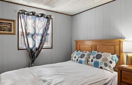 Evergreen Lodge by AvantStay Poconos Lake Cabin Fireplace Large Deck Near Jack Frost Kalahari - Foto 24