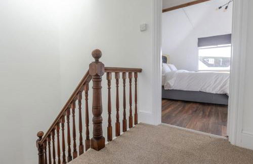 Stylish 3-Bed Home - 2 Mins to Beach & Town - Foto 42