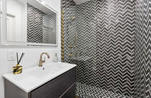 Top Notch 2BR in Upper East Mins to Central Park - Foto 10