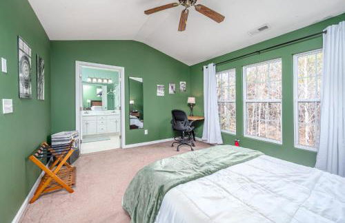 Modern 3-BR Townhome w Private Backyard Near RTP - Foto 21