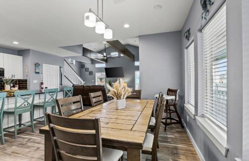 Relax And Sea NEW Luxury Canal-View Escape Gated Community Firepit and Decks - Foto 11