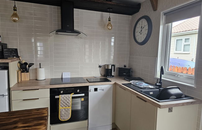 1 Bed Cabin - Sleeps 2 - Pets - 2 Min To Beach - Foto 5