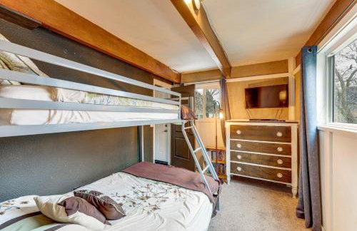 2 Mi to Lake Arrowhead! Mtn-View Hideaway with Deck - Foto 17