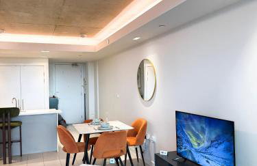 High Floor Modern 1BR Stunning Views Balcony Portable AC Free Parking - Photo 15