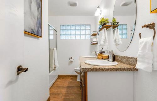 Modern home near UVU and BYU with hot tub and mountain views - Foto 28