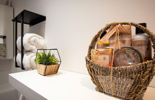 Cozy Luxury City Apartment in Central Bracknell - Photo 17