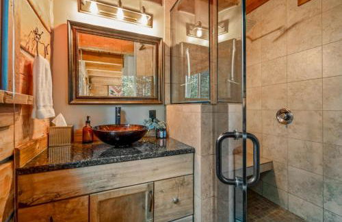 Frontier Cabin by Twin Beds Vacation Homes - Photo 20