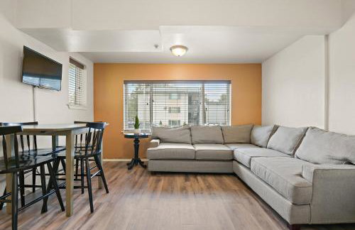 Maple Leaf Manor Suites - Photo 27