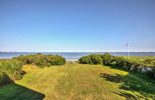 Luxe Waterfront East Quogue Home with Beach On-Site! - Foto 26
