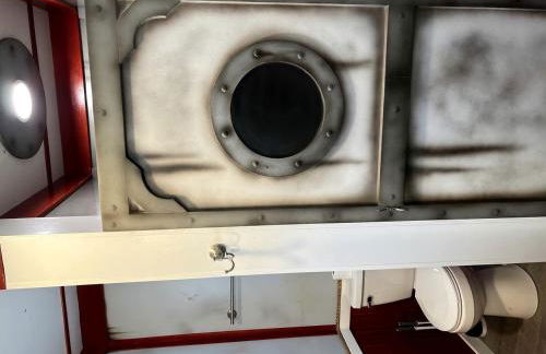 Experiment a Real Glamping Exterience at this Picturesque Boat in Bayfield, Wisconsin - Foto 7