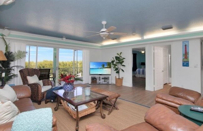 Waterfront Home With Swimming Pool 4 Bedroom Home by RedAwning - Foto 9