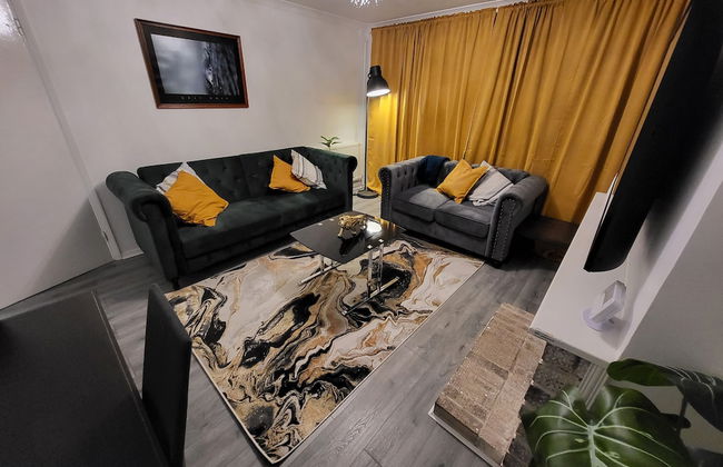 Charming 2-bed Apartment in Grays - Photo 9