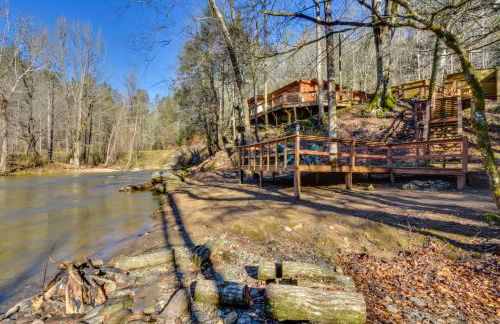 Hot Tub and Fire Pit Riverfront Helen Cabin - Foto 27