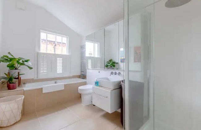 Beautifully Designed 2BD House - by Queen's Park! - Foto 26