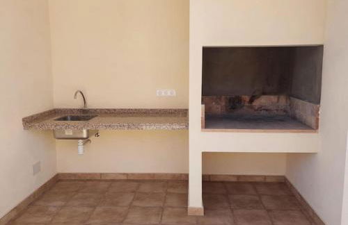 La casica de madera con Jacuzzi exterior y barbacoa - Foto 44